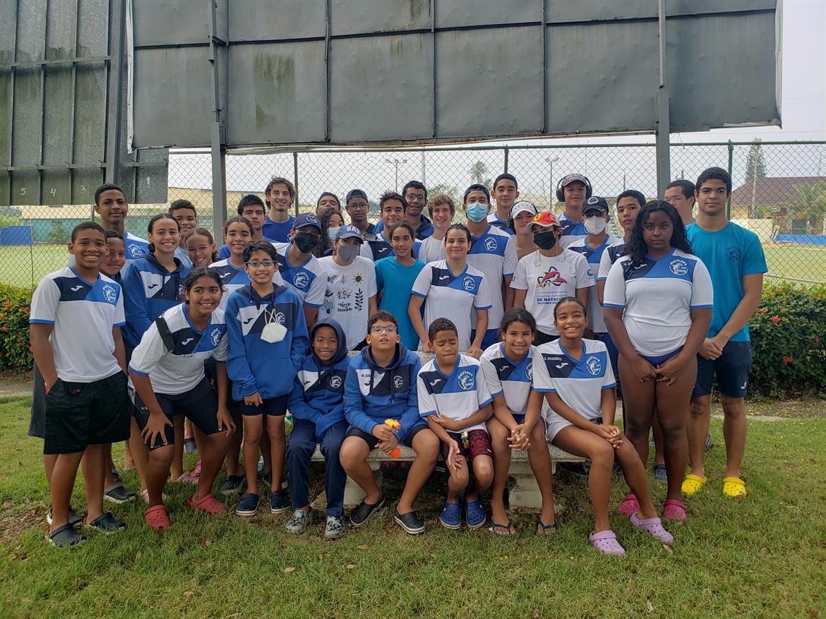 Delfines del Naco Sumaron 85 Medallas en Torneo Invitacional